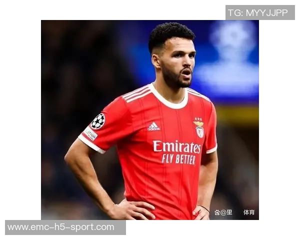 恩里克执教巴黎迎来百场胜利俱乐部官方海报热烈祝贺