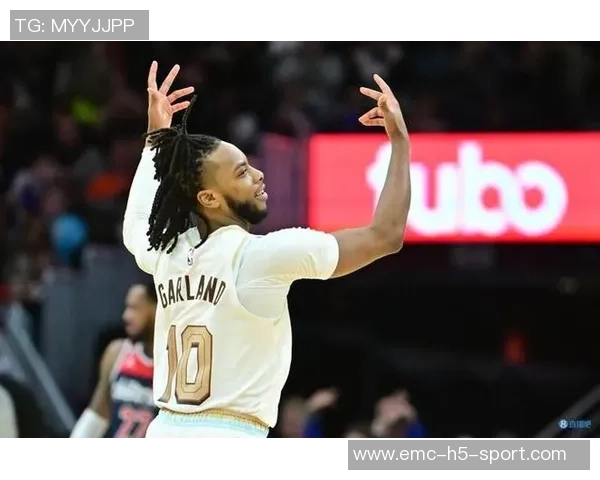 费尔斯半场表现出色8中5三分2中1贡献12分并送出3次助攻 费尔斯半场表现出色8中5三分2中1贡献12分并送出3次助攻